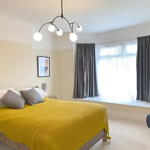 Guest house 1 Ashford Road, Redhill (Somerset)